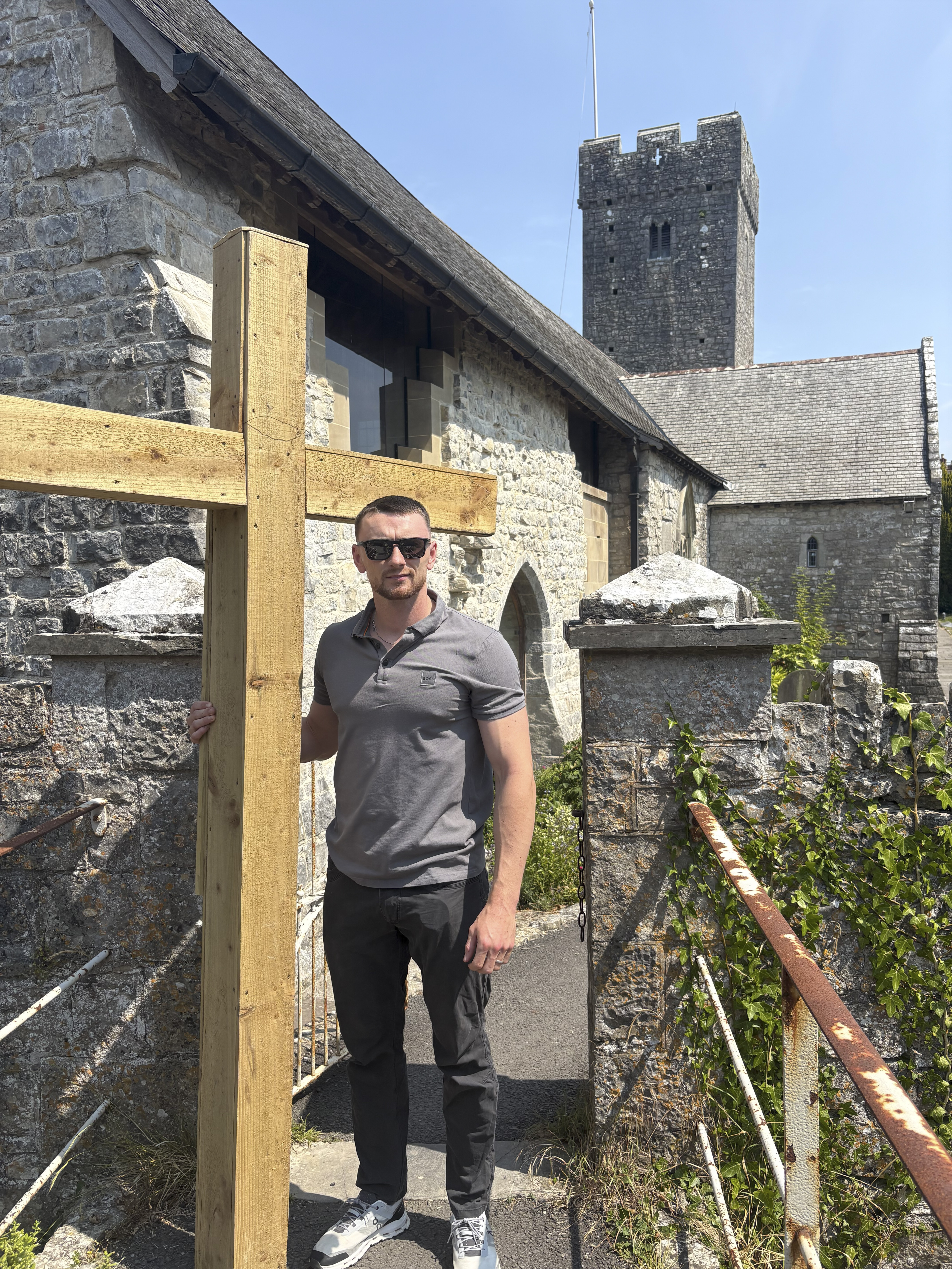 Tom and cross